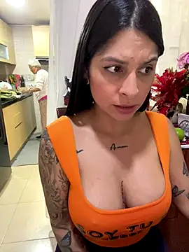 charlotte_stevenss_'s cam snapshot