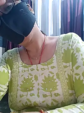 Aishwaryaa_69's cam snapshot