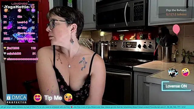 YogaHottie76's cam snapshot