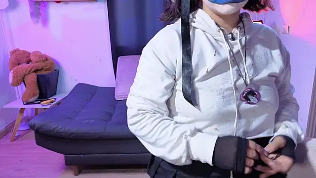 Cuttiealice's cam snapshot