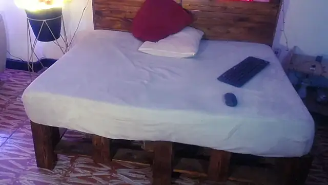 Yeseniaa25_'s cam snapshot