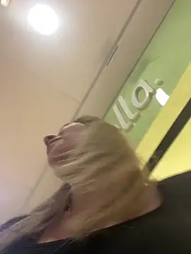 Isabella_Varella's cam snapshot