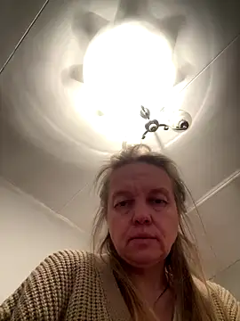 Suzanele's cam snapshot