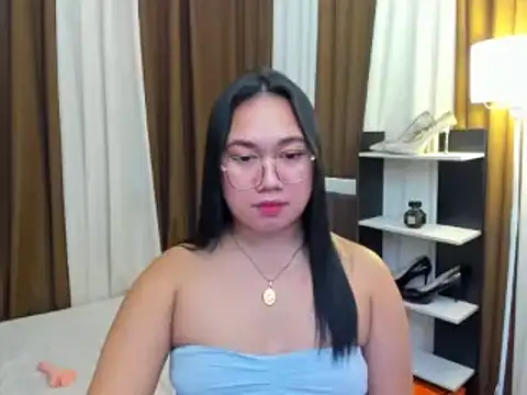 TsUncutKaren's cam snapshot