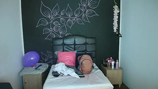 LiaMonroee_'s cam snapshot