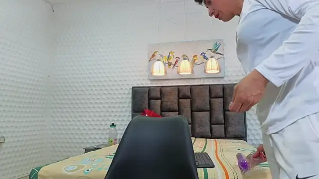 LyndaCarter1987 live sex cam