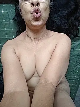 NakedMILFx's cam snapshot