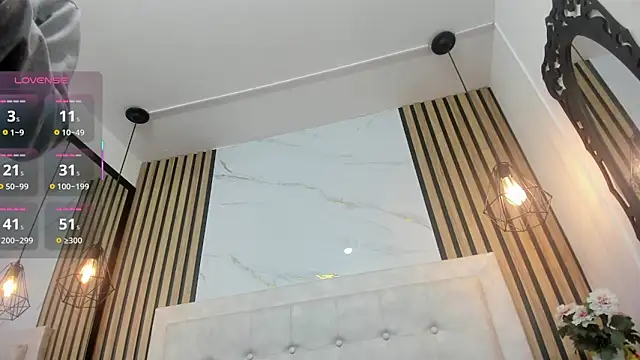 Nyra_18 live sex cam