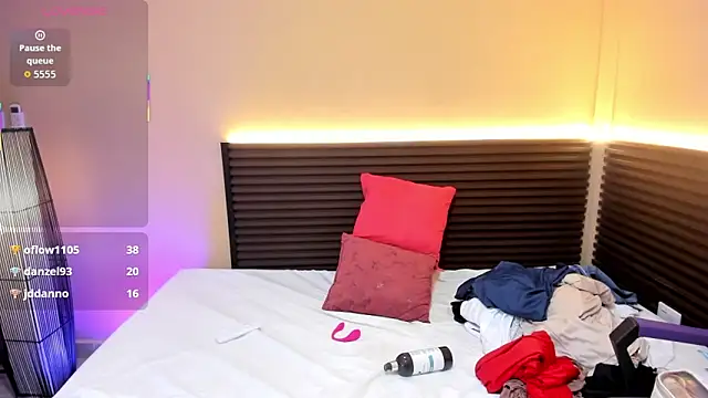 Lucy_Strong's cam snapshot