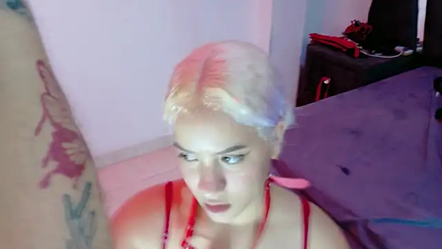 AliceandMax's cam snapshot