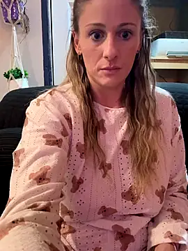 MadameAshleeyy's cam snapshot