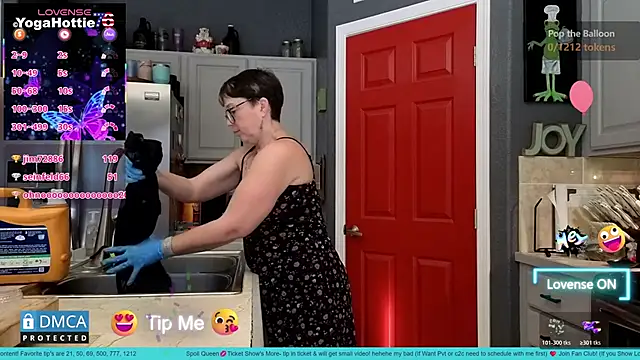 YogaHottie76's cam snapshot