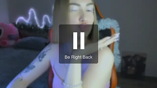 LaraKrein_lk's cam snapshot