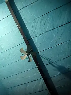 Chinki_pande's cam snapshot