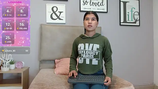 SophiaMeyerst live sex cam