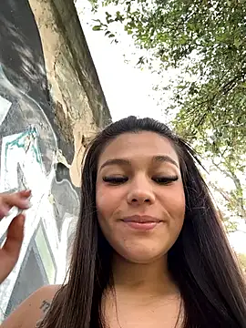 Alyshanon18's cam snapshot