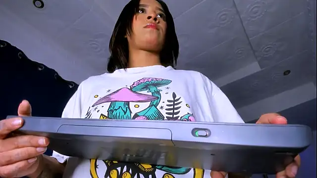 Fernanda_brown18's cam snapshot