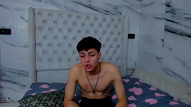 Ari_and_Storm's cam snapshot