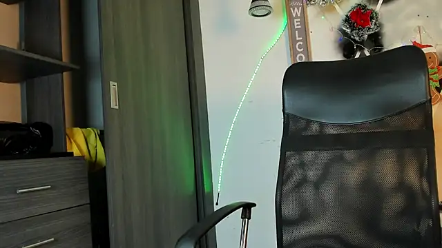 StephaniaAndRandy's cam snapshot