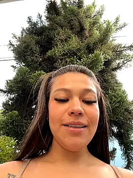 Alyshanon18's cam snapshot