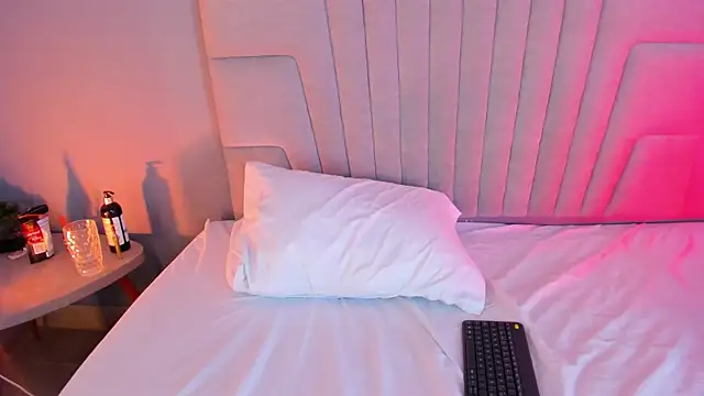 sophie_rojas's cam snapshot