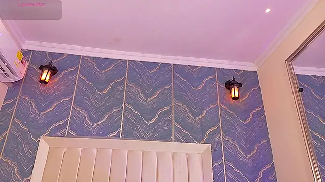 iam_nicolle's cam snapshot