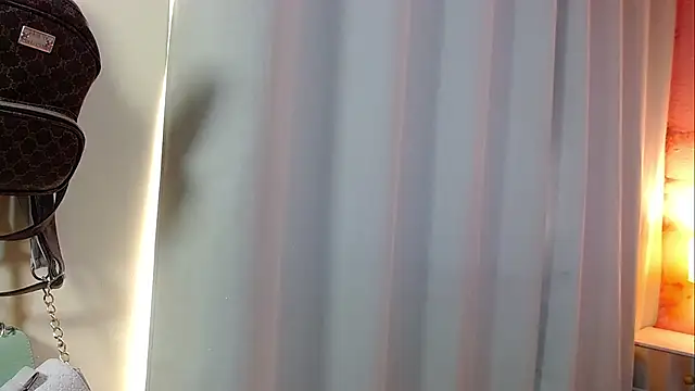 Kim_and_Mia's cam snapshot