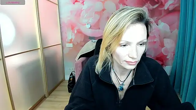 AlinaMoor's cam snapshot