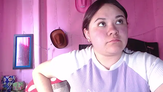 NikkiRous_'s cam snapshot