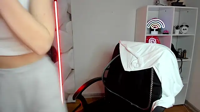 EvelynBlond's cam snapshot