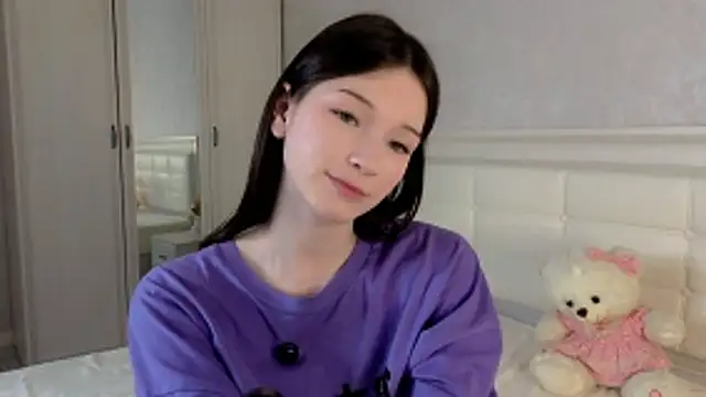 YvonneShames's cam snapshot