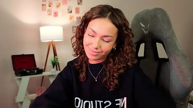 branchwithflowerss's cam snapshot