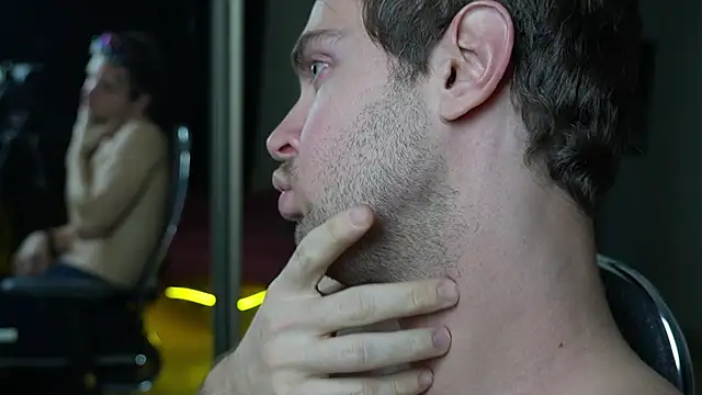 lucky_swimmer live sex cam