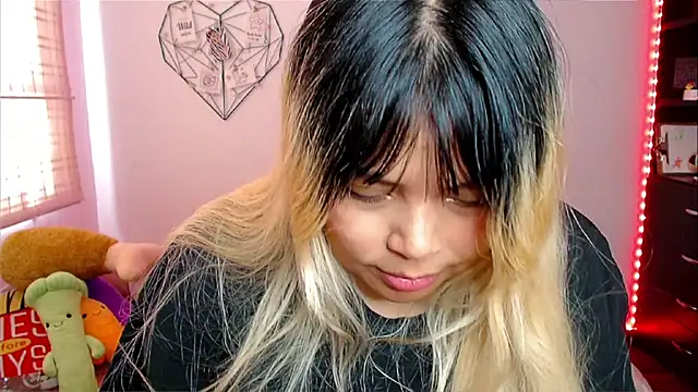 EllieMoonX's cam snapshot