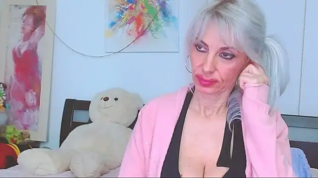 HoneyLara's cam snapshot