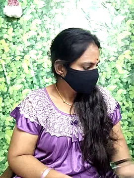 Queen-Neha's cam snapshot