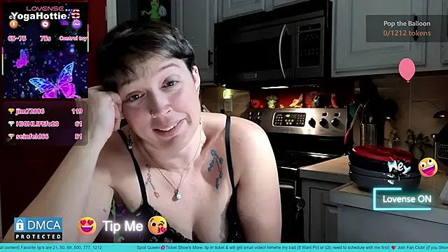 YogaHottie76's cam snapshot