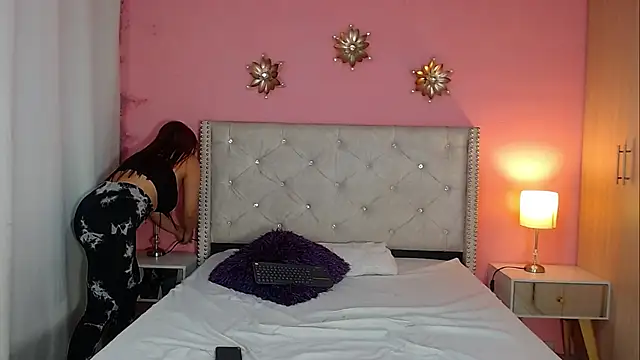 Kim_and_Mia's cam snapshot