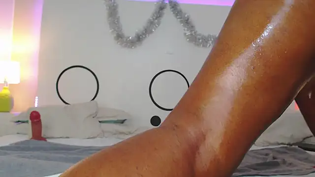 TINNATAYLOR's cam snapshot