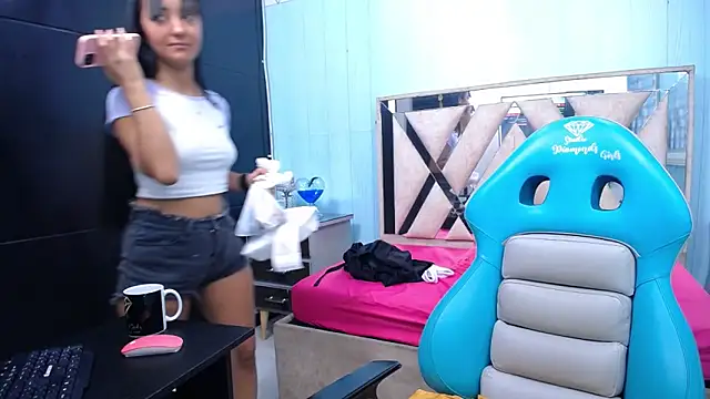 emma_candy20's cam snapshot