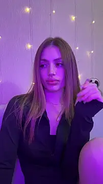 Elizabeth_Tay's cam snapshot