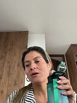 linda-mature43's cam snapshot