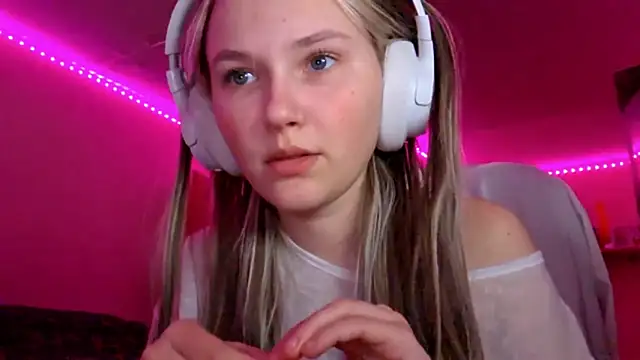 KarinRobertson's cam snapshot