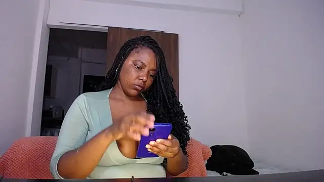 yselahot's cam snapshot