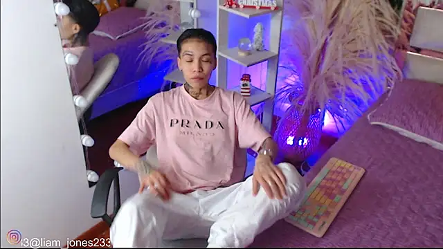 Jonesliam23 live sex cam
