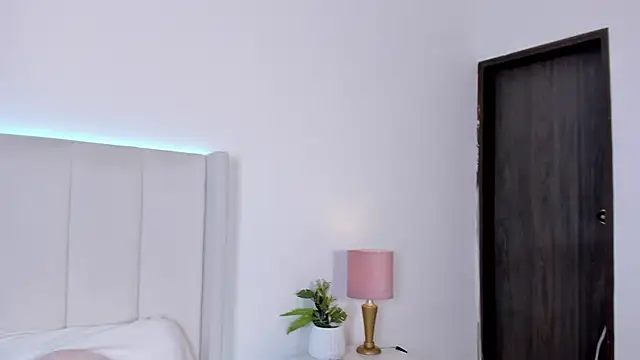 Mirandaa_Rogers's cam snapshot