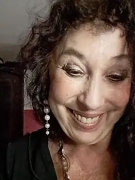 GypsyEsmeralda's cam snapshot