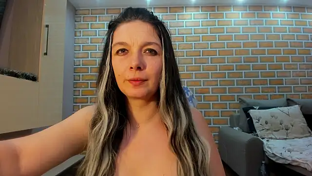 hottitsAnna's cam snapshot