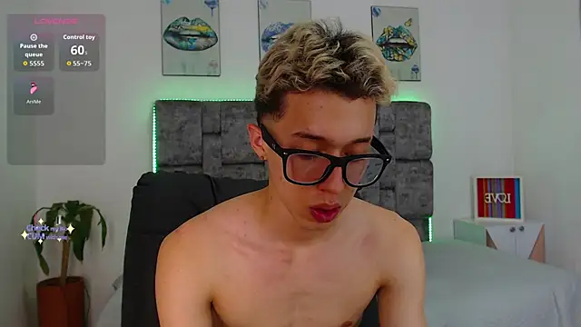 skinny_bigcock02 live sex cam