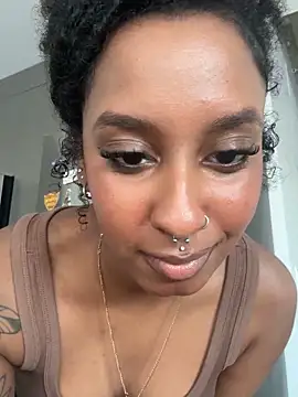 Your_Paris live sex cam